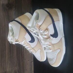 New Nike Dunk High Womens Sneakers Size 7‎ Neutral Streetwear Everyday Casual